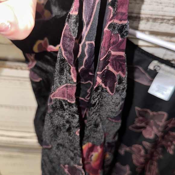 Francesca’s black sheer and velvet red roses floral print kimono 100% poly one s - Picture 4 of 5